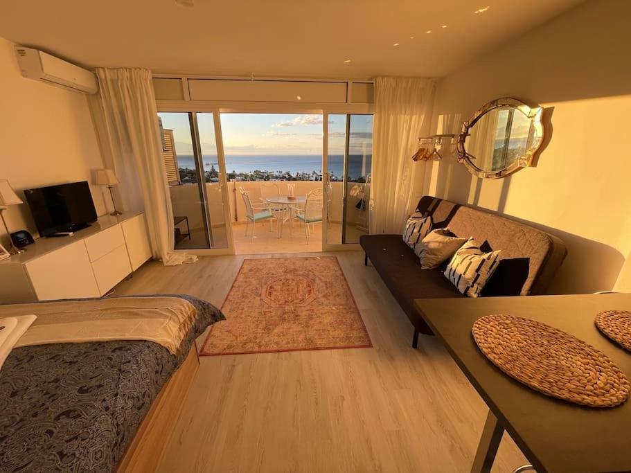 Golden Hour Beachfront * Marbellac