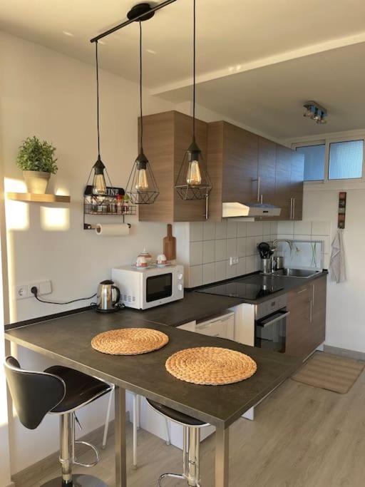 Golden Hour Beachfront Apartament *